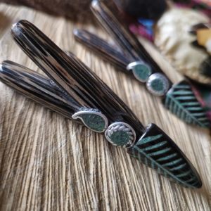 Double Kuripe with Carved Leaf & Natural Green Stone