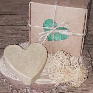 GLO's ♡ Sea Moss & Aleppo Exfoliating Heart Soap (unscented) 30g